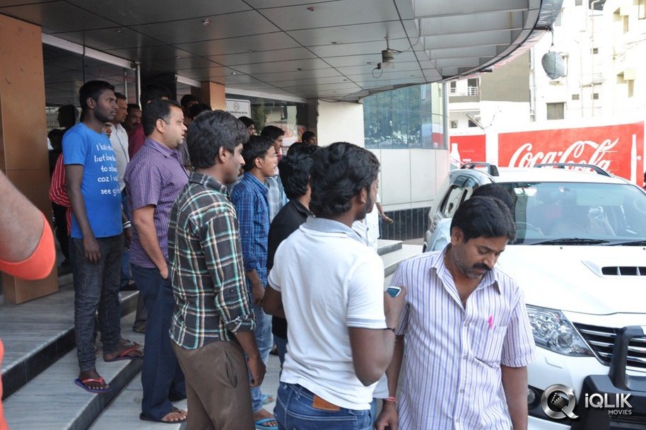 Pandavulu-Pandavulu-Tummeda-Team-Visits-Theatres-in-Hyderabad